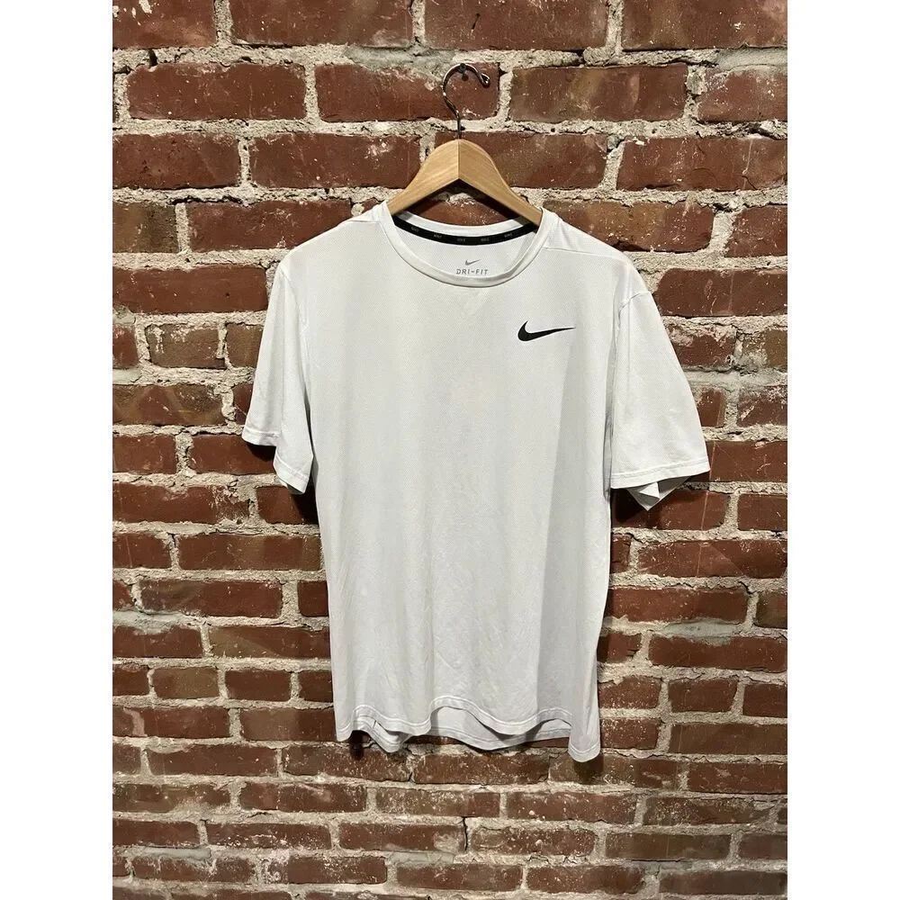 Nike Mens White Short Sleeve Athletic T-shirt Size Large Standard Fit